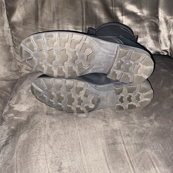 Ventige zip in black/ grey Clark’s. Size 7 1/2 mens. - Picture 7 of 7